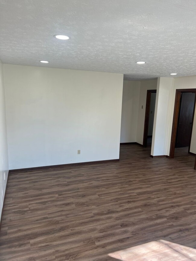 Foto del edificio - Spacious 3 Bedroom, 1 Bathroom Duplex