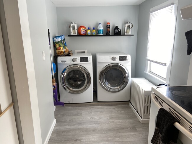 laundry - 140 W 7th St