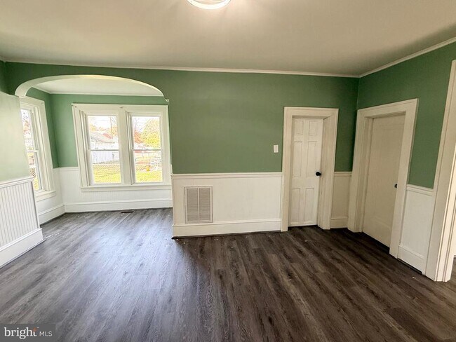 Building Photo - 305 Central Ave