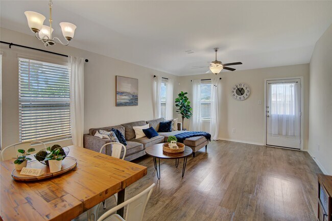 Building Photo - 14032 Amelia Dr