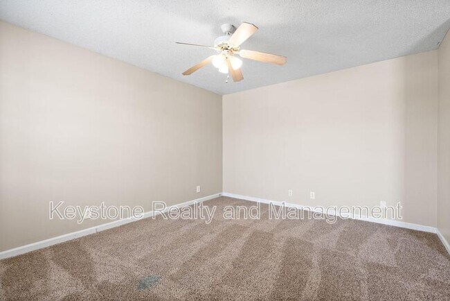Building Photo - 1375-49 Thompsonville Ln