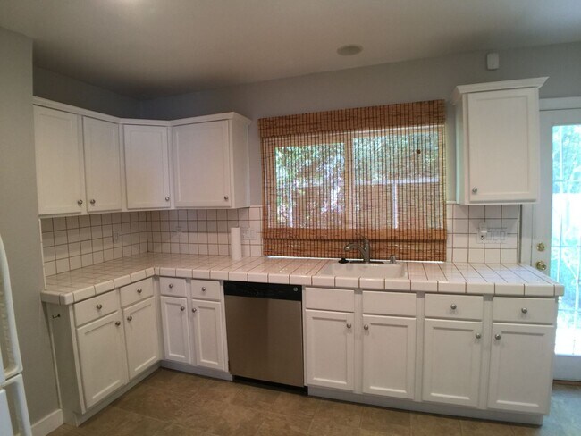 Building Photo - Lovely Home with Great Features Near Downtown