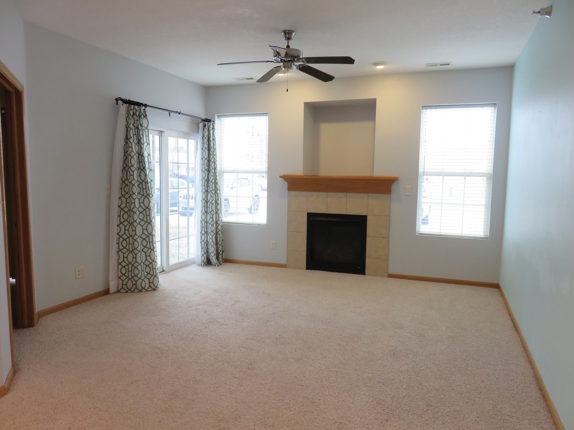 1305 SE University Ave, Waukee, IA 50263 Condo for Rent in Waukee, IA