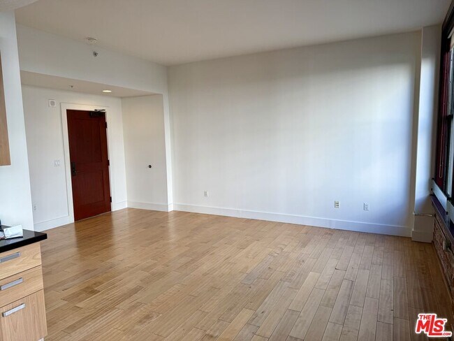 Foto del edificio - 460 S Spring St