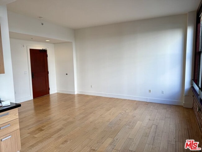 Building Photo - 460 S Spring St