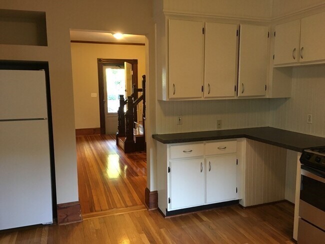 Building Photo - 42 Cushing St