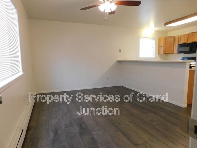 Building Photo - 1157 E Carolina Ave