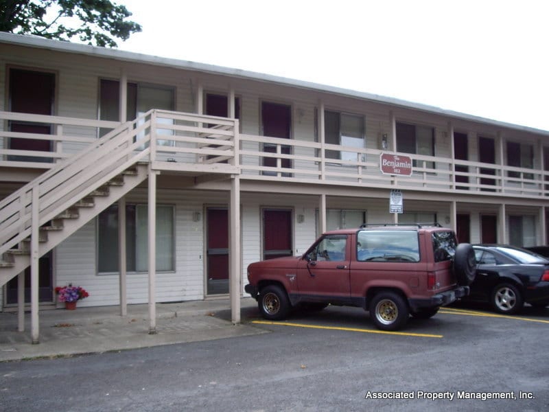 Primary Photo - 182 NE Jackson St