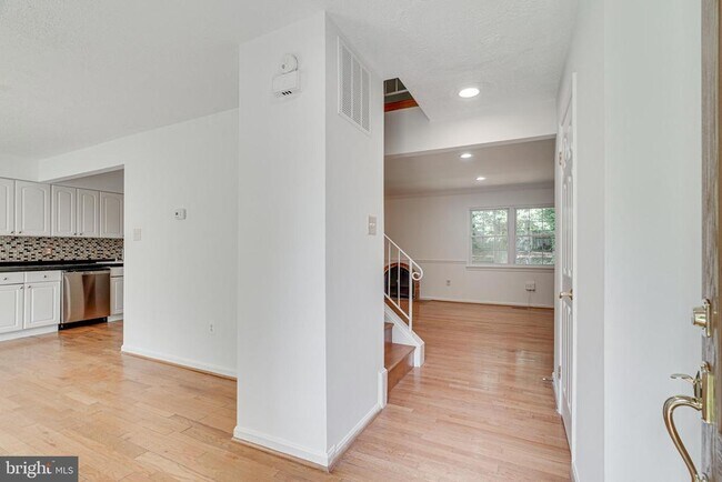 Building Photo - 9995 Hemlock Woods Ln
