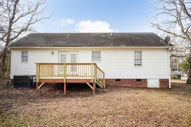 Building Photo - Great Corner Lot Home in Downtown Clayton