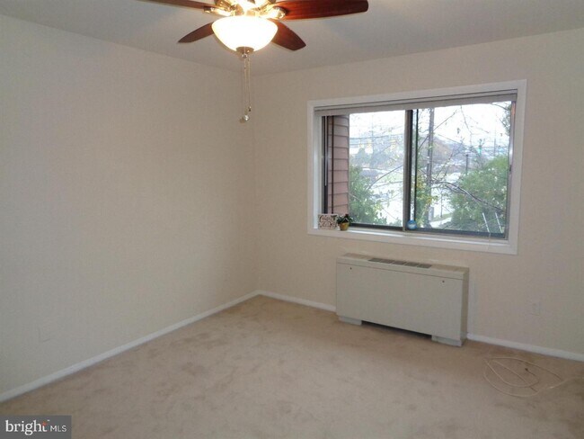 Building Photo - 1500 S George Mason Dr