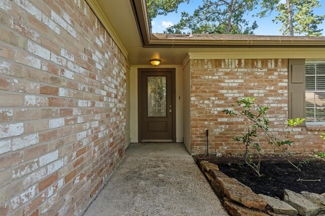Building Photo - 2102 Whitelaw Dr