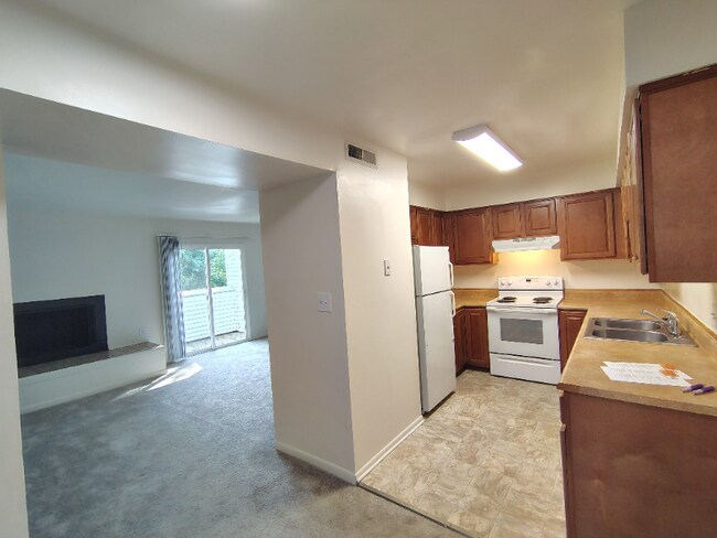 Building Photo - 600 Reusens Rd