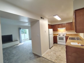 Building Photo - 600 Reusens Rd