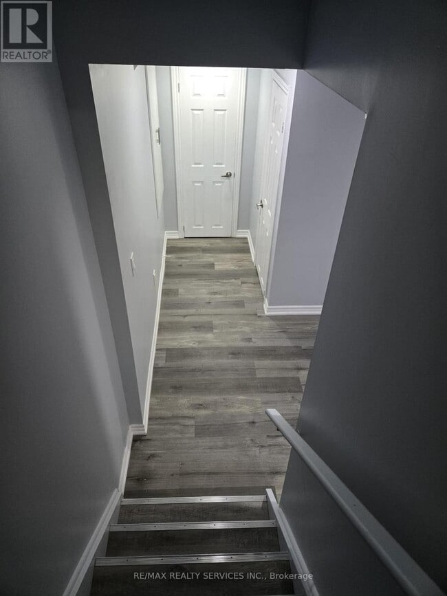 Building Photo - 27 Yardley Cres