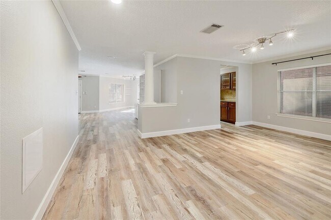 Building Photo - 10905 Claywood Dr