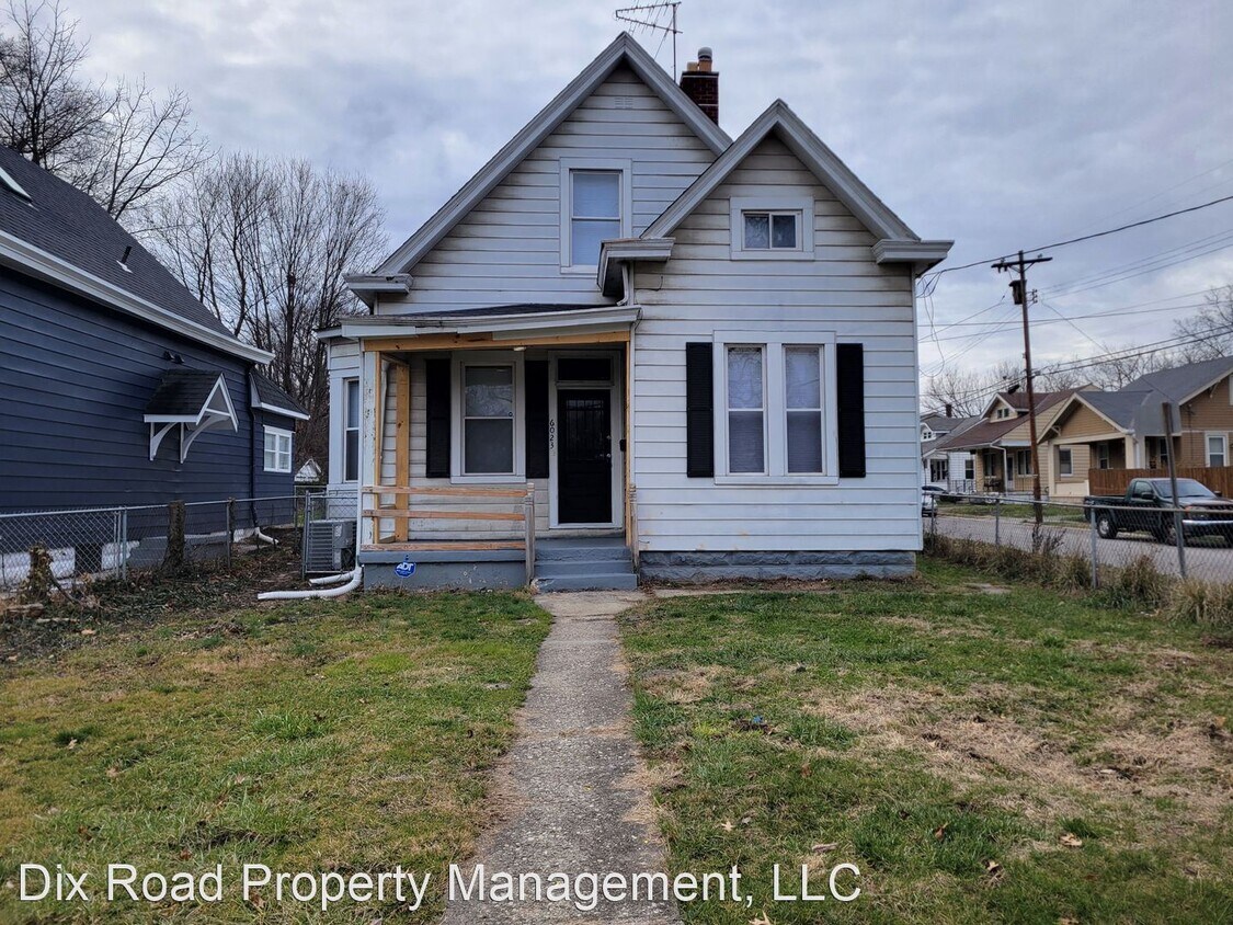 5 br, 1.5 bath House 6023 Lantana Avenue, House Rental in