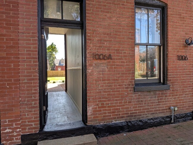 Building Photo - 1006A Geyer Ave