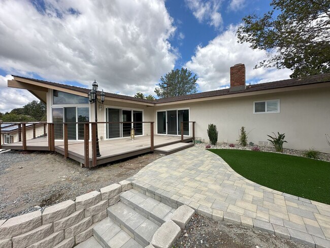 Building Photo - Beautiful Mt Helix Home