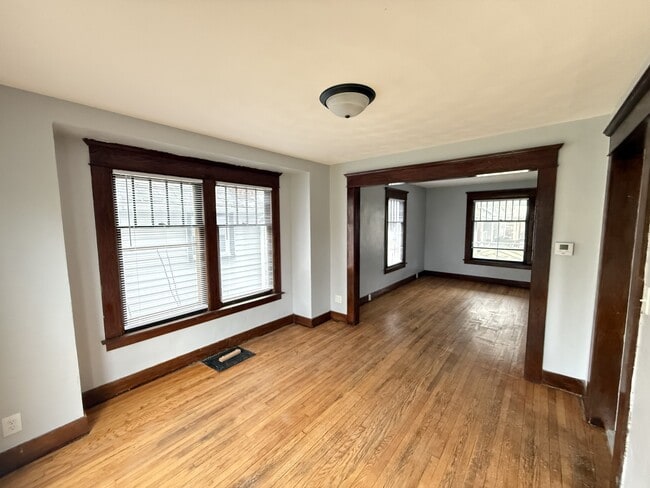 Building Photo - 1528 Vermont Ave