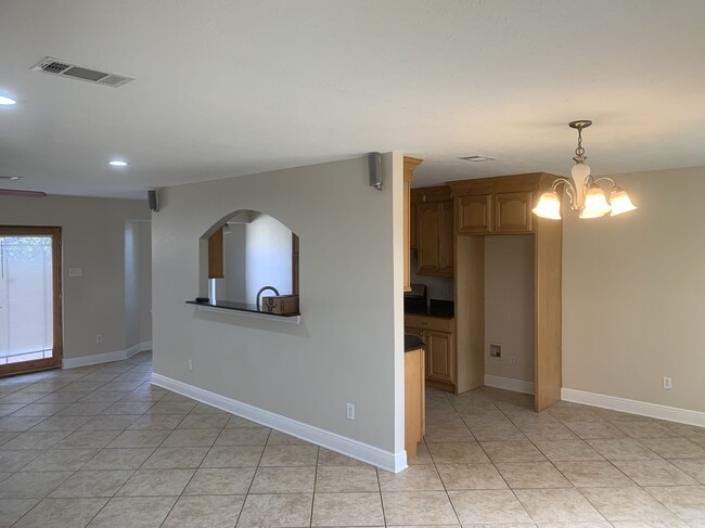 Foto del edificio - 4945 Avron Blvd