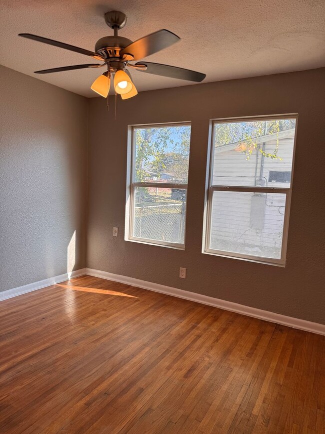 Photo - Property For Lease! House