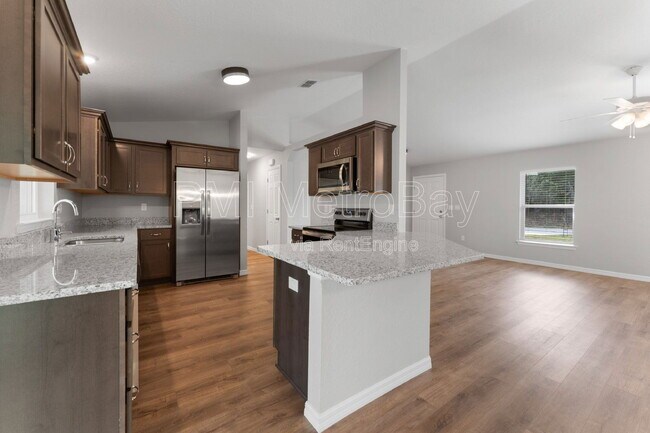 Foto del edificio - 9461 N Sandree Dr