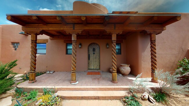 Foto del edificio - Custom home in exclusive Navajo Ridge