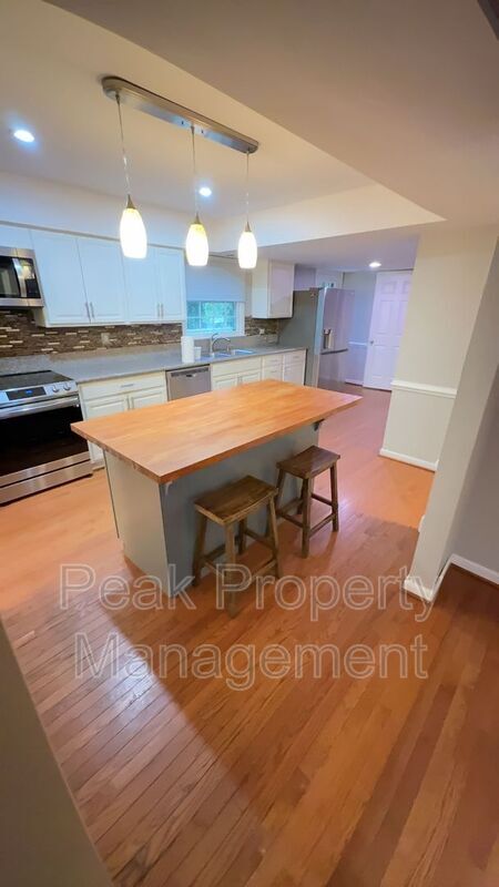 Foto del edificio - 2353 Shoreham Dr