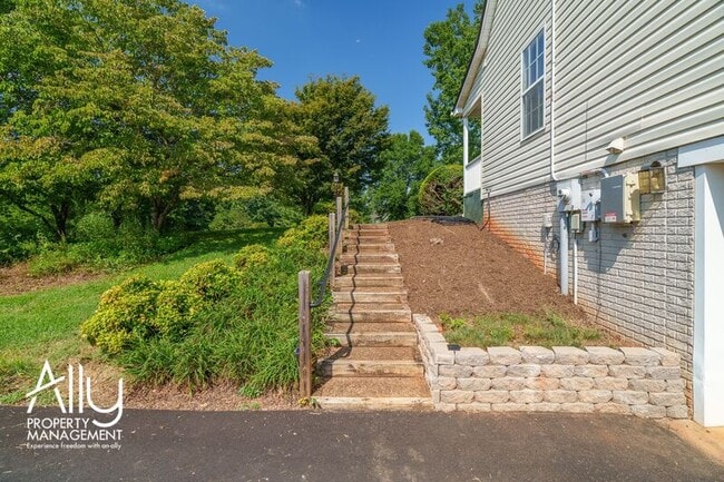 Building Photo - 2733 Southern Hills Ct