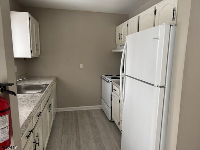 Building Photo - 3331 New Jersey 94 Unit 2