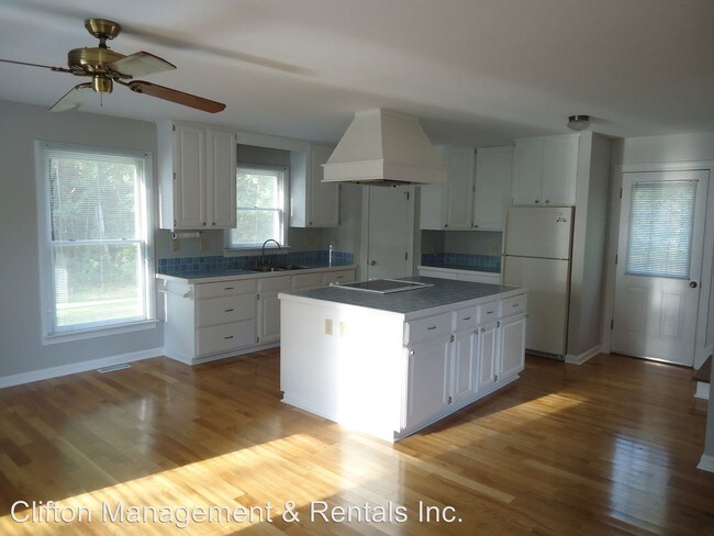 Building Photo - 309 Country Club Ln