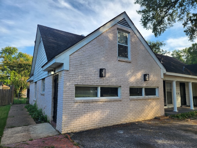 Foto del edificio - 3120 Darrow St