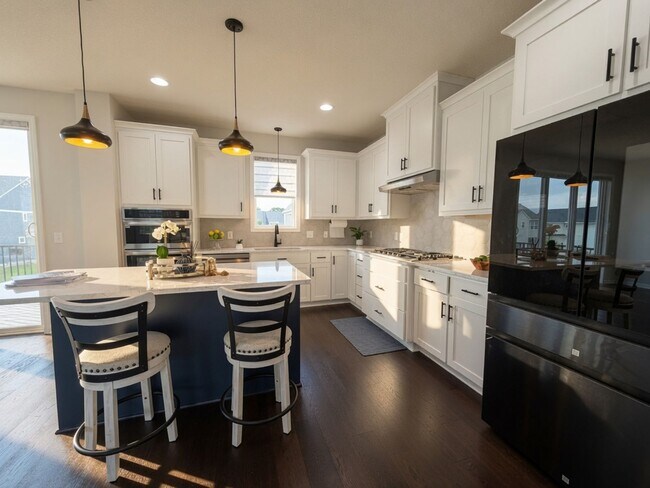 Foto del edificio - Gorgeous 3bed 3bath Home, Nestled in The Desirable Harvest West Neighborhood of Chaska