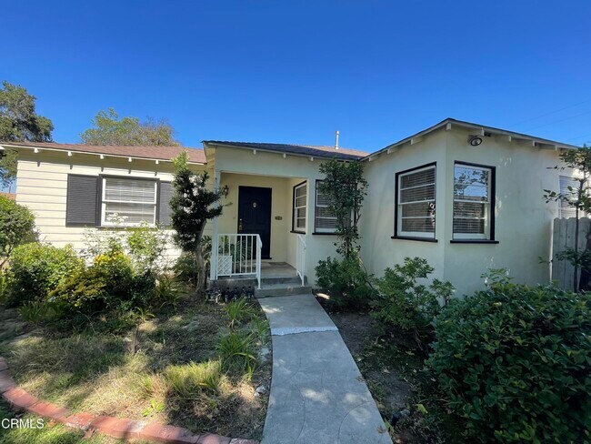 Building Photo - 240 W Live Oak St