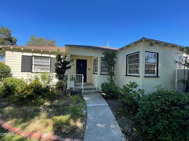 Foto del edificio - 240 W Live Oak St