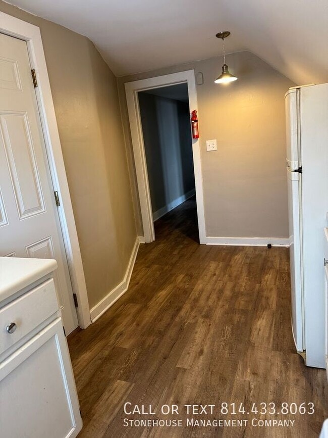 Building Photo - 422 West 10-5