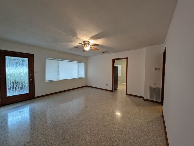 Foto del edificio - 931 NE 6th Ave