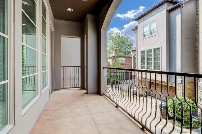 Foto del edificio - 4106 Roseland St