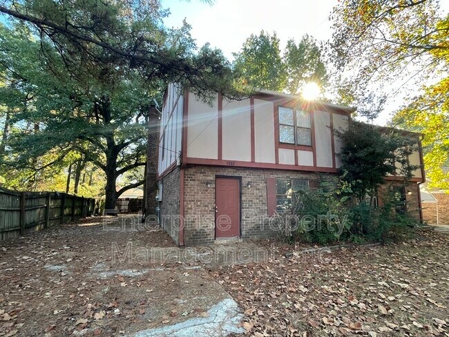 Building Photo - 2882 S Mendenhall Rd