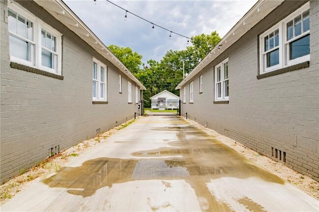 Building Photo - 358 Rapier Ave