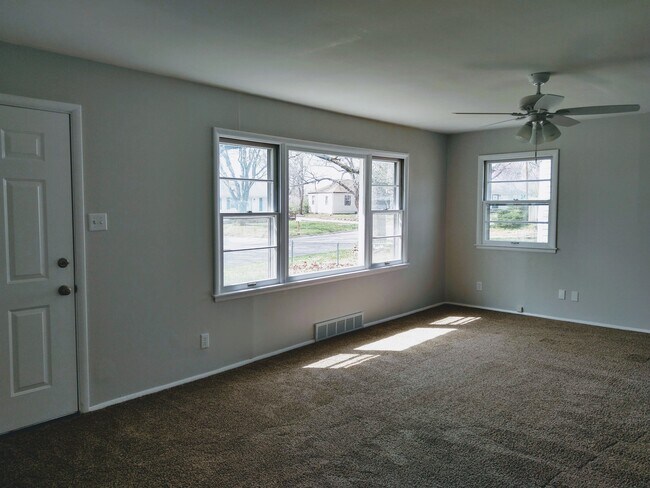 Sala de estar - 1312 SW Glendale Dr