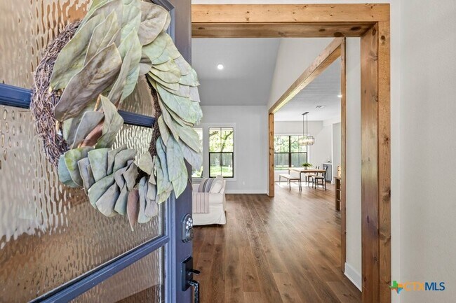 Foto del edificio - 10 Riverstone Pkwy