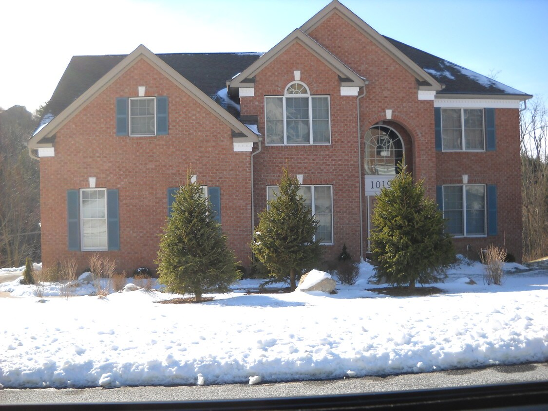 1031 Big Ridge Dr, East Stroudsburg, PA 18302 House for Rent in East