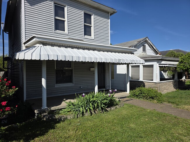 Building Photo - 1109 Oak St