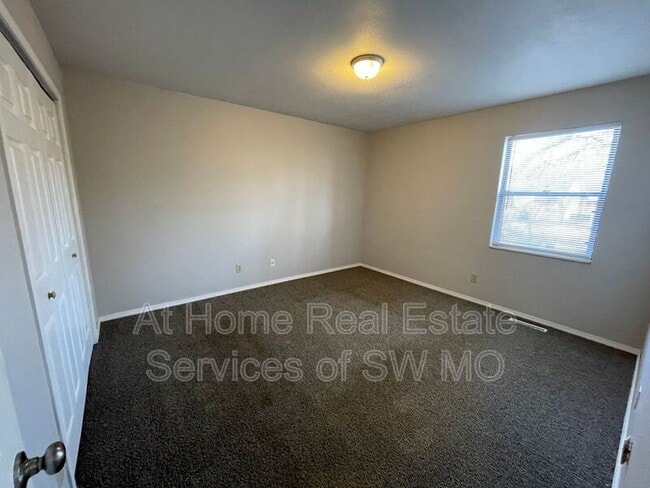 Building Photo - 900 S Crutcher Ave