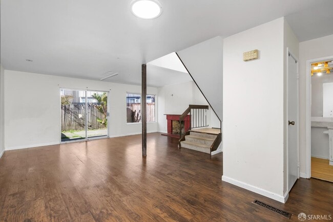Foto del edificio - 3849 Shamrock Ct