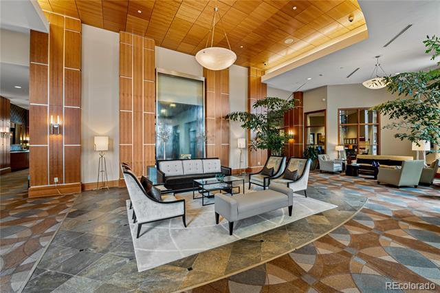 Foto del edificio - 8100 E Union Ave