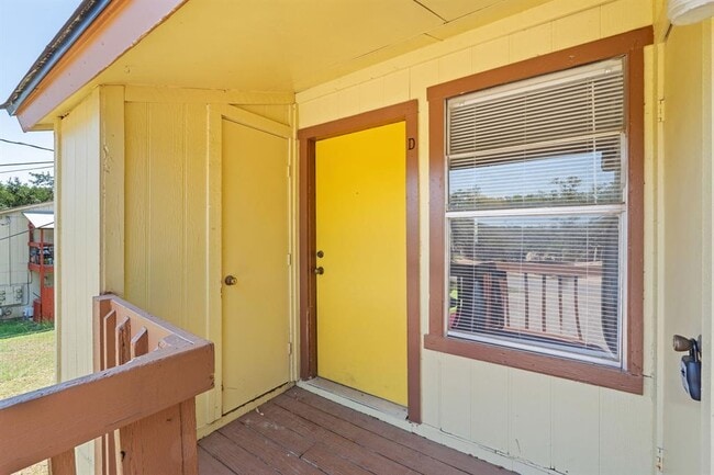 Building Photo - 302 Algerita Dr