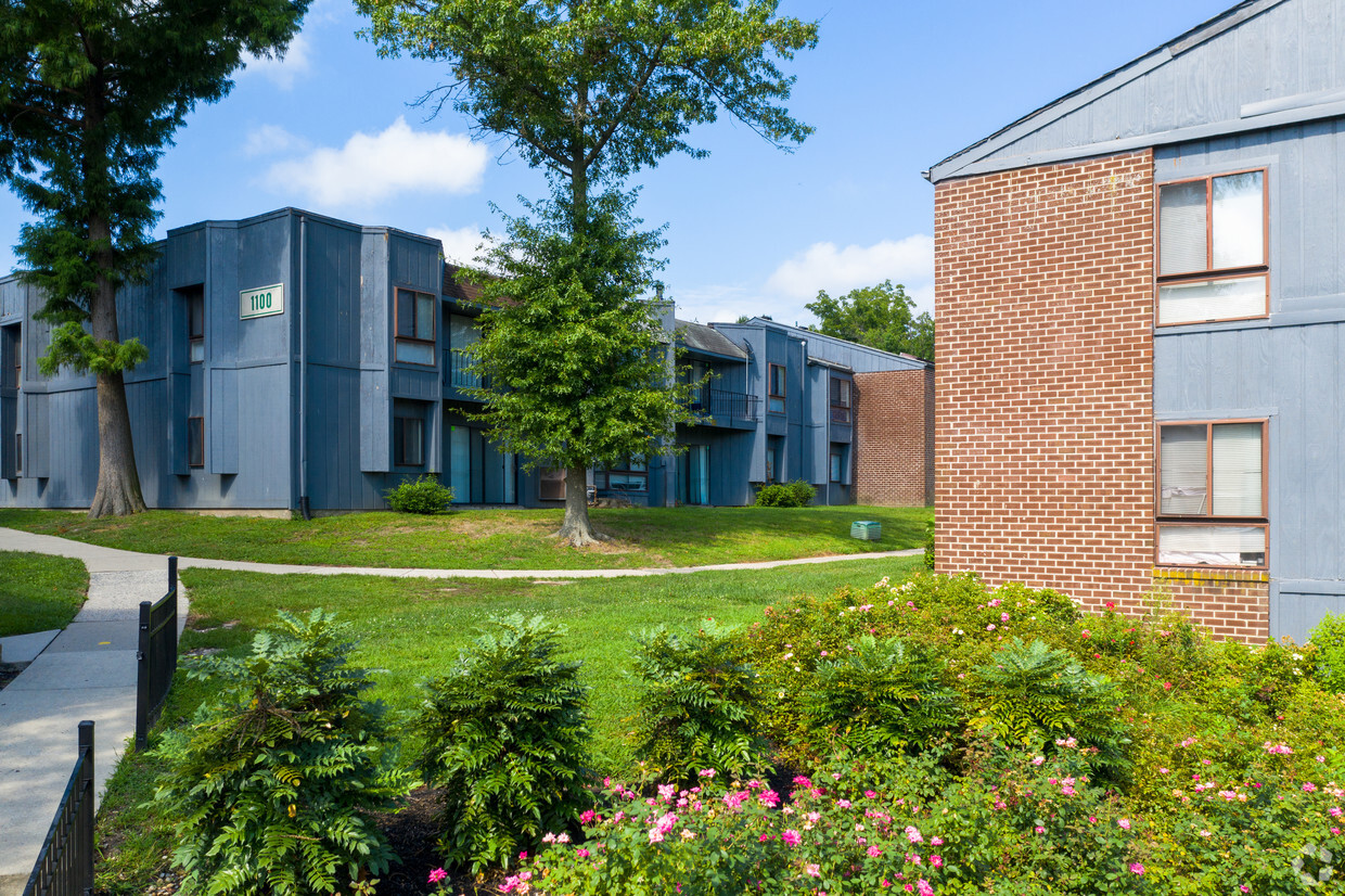 Primary Photo - Stonington Court Apartments